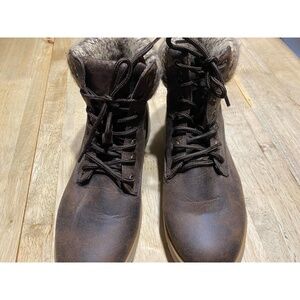 White Mountain Cliff Boots Size 8